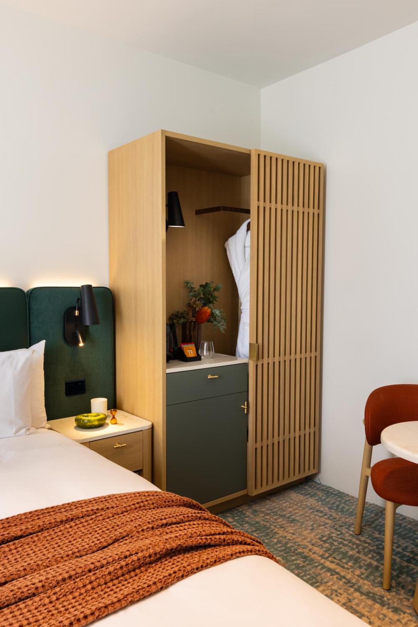 Heritage King Room