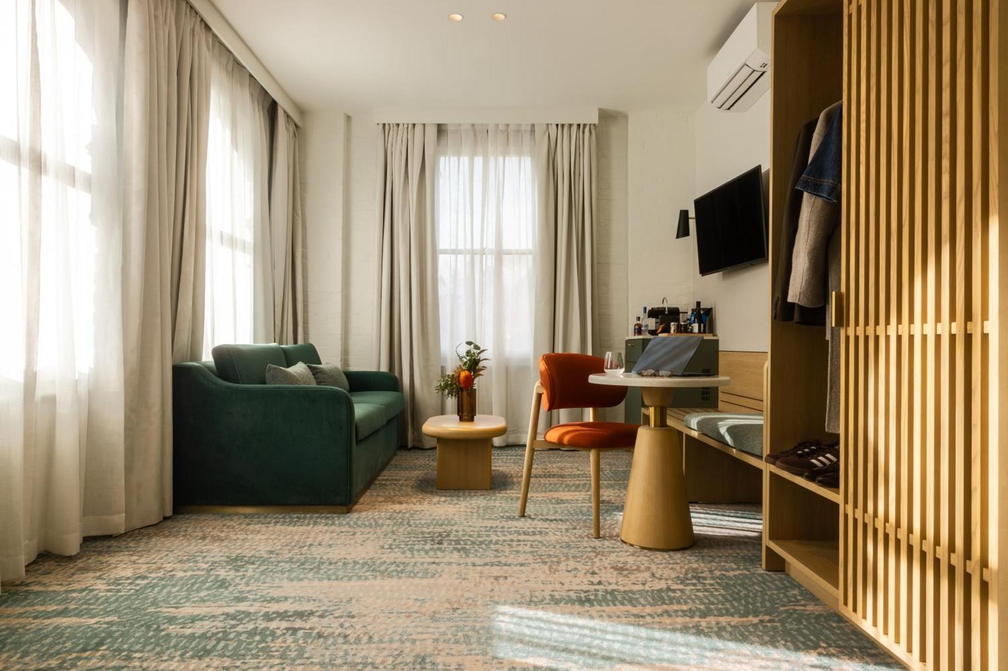 Studio King Suite