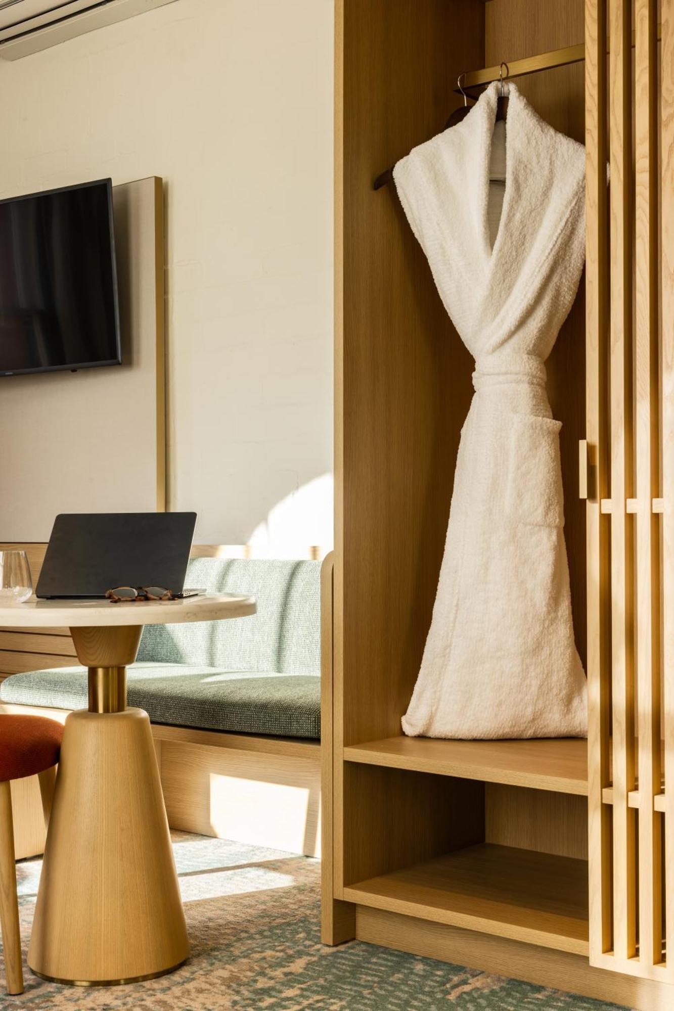 Studio King Suite