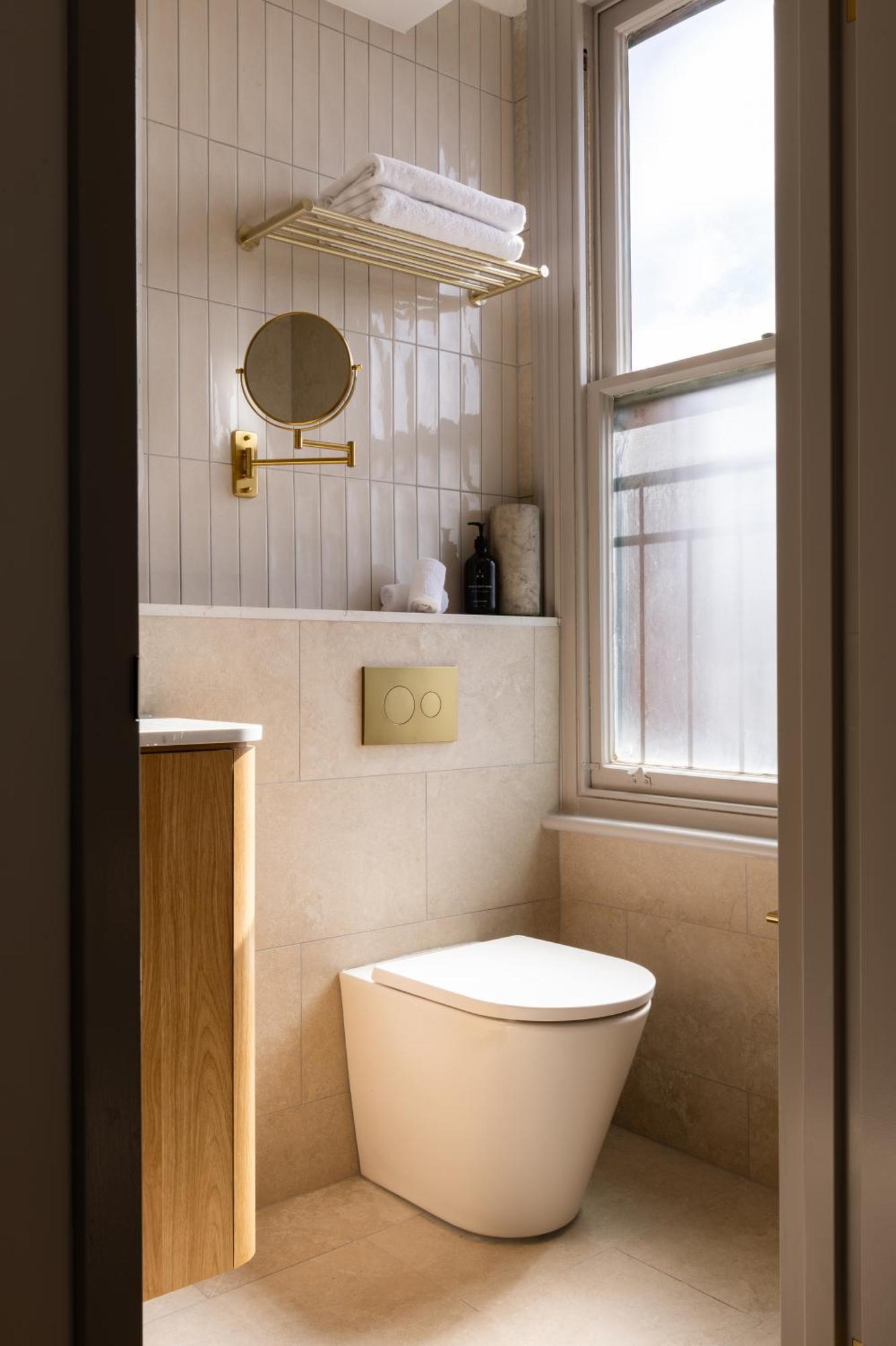 Heritage Queen Room